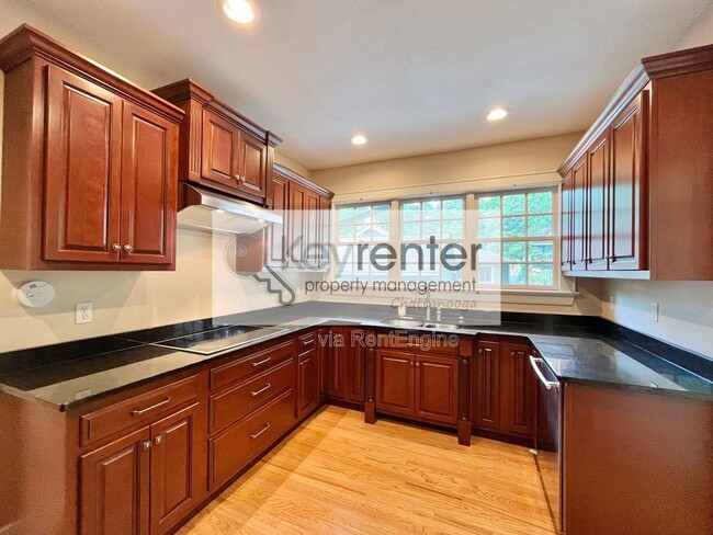 Building Photo - 1610 Hixson Pike