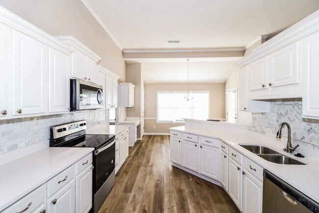 Building Photo - 9245 Tamhaven Dr