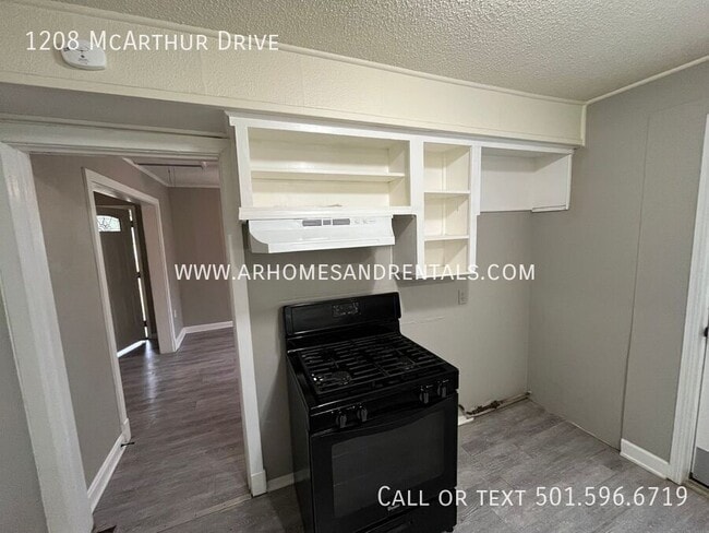 Building Photo - 1208 McArthur Dr