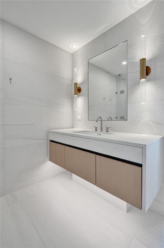 Building Photo - 900 N Ocean Blvd