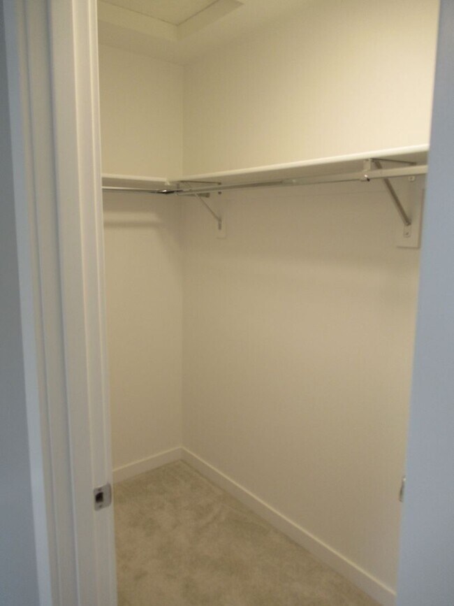 Building Photo - Two Bedroom Townhouse in South Salem