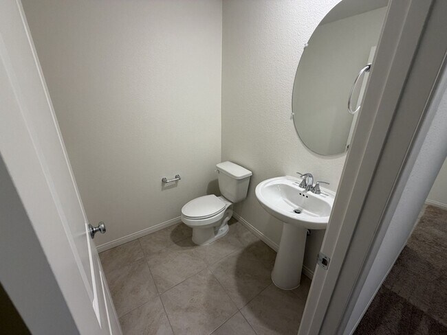 Building Photo - Stunning 4-Bedroom Home with Loft & Den – Spacious and Move-In Ready!