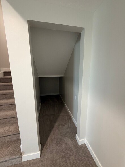 Building Photo - 4384 Lower Meadow Dr