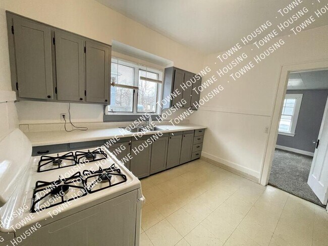 Building Photo - 640 Magee Ave