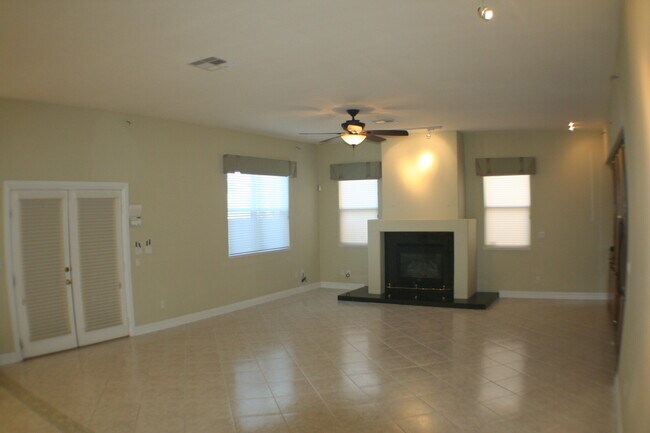 Building Photo - Incredible Green Valley Ranch stunner!