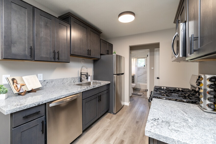 Primary Photo - Oria Lakeview Apartments