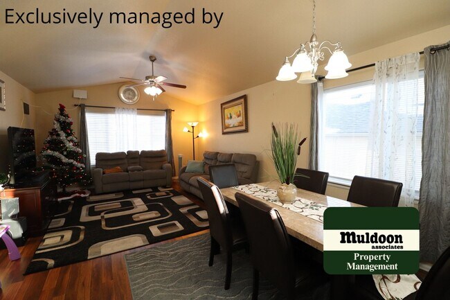 Building Photo - AVAILABLE NOW Lovely 3 Bedroom in Lorson R...