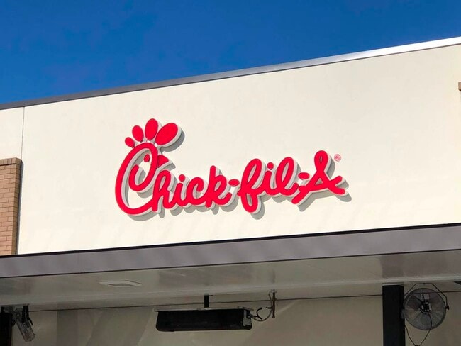 Building Photo - 2144 Royal Dr