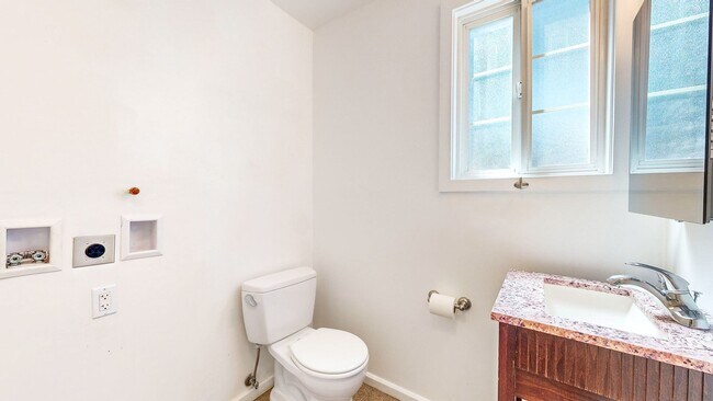 Building Photo - Beautiful 2 Bedroom 2 Bathroom Single Fami...