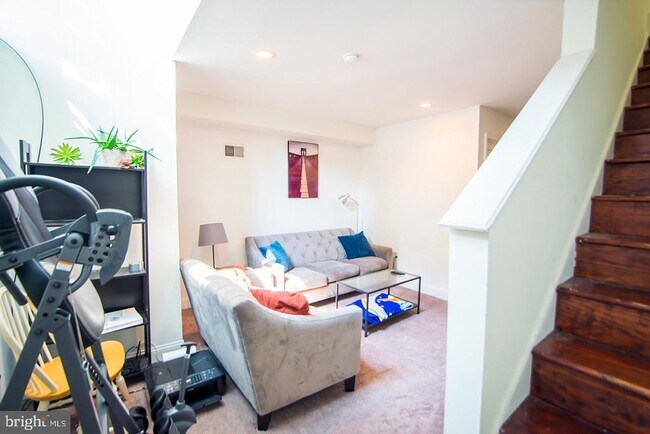 Building Photo - 775 S 20th St