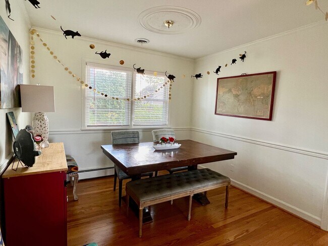 Building Photo - 3BD/ 2BA Brick Ranch in Lakeview Smith Terrace! Gorgeous Private Back Yard! Available NOW!