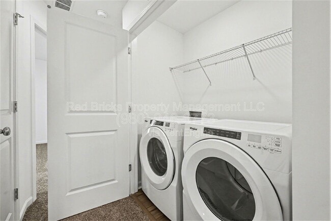 Building Photo - 2124 Cobble Ct