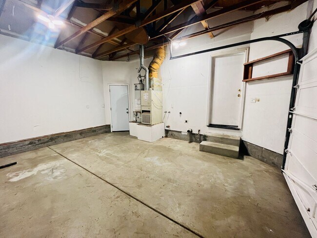 Building Photo - 230 Prospect St