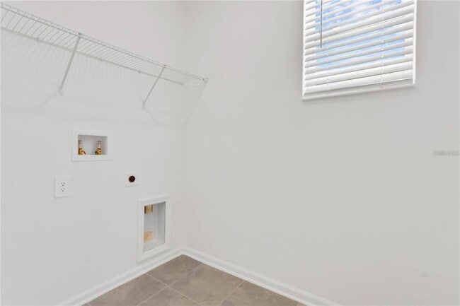 Building Photo - 353 Bogey Dr