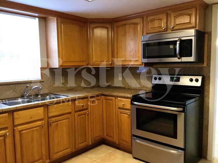 Building Photo - 7654 Balmy Ct