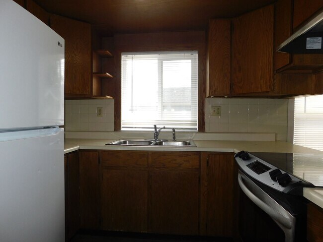 Building Photo - 520-520 129 29 Rd