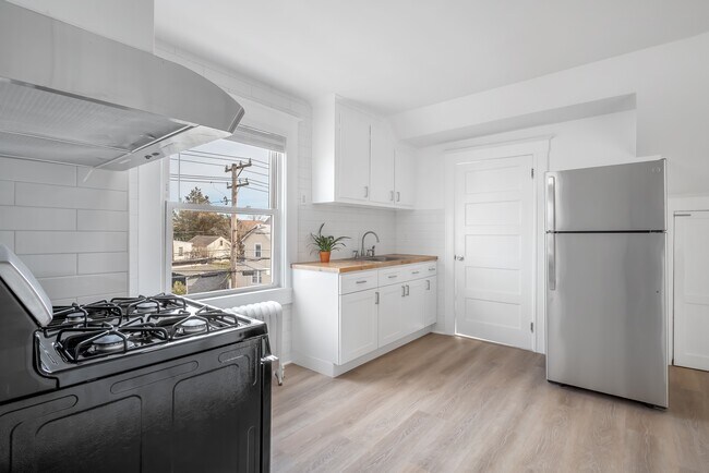 Building Photo - 142 Hamilton Ave