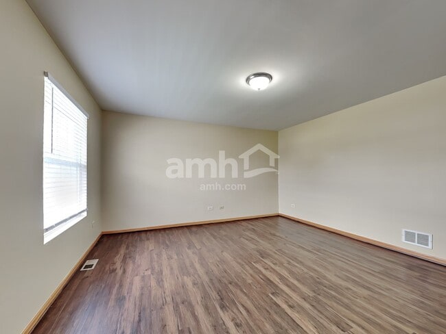 Building Photo - 5311 Meadowbrook St