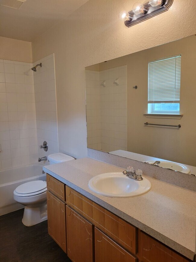 Building Photo - 1534 Shoshoni Trail