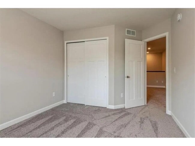 Building Photo - 10888 Fountain Pl N