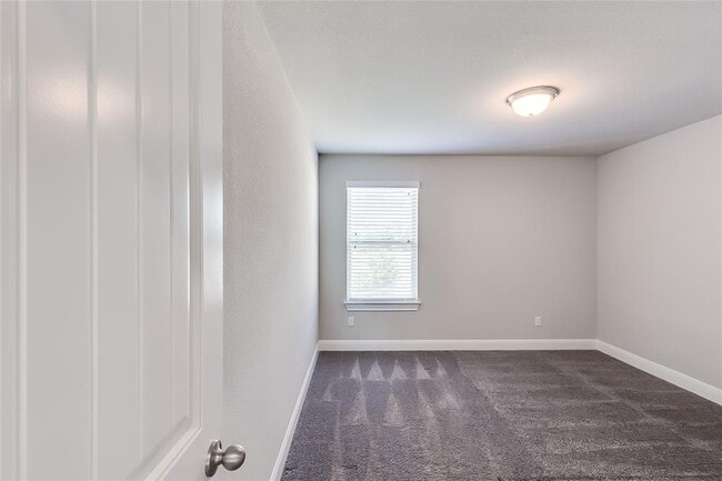 Building Photo - 5520 La Canada Wy