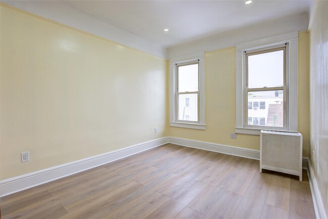 Building Photo - 101-40 112th St