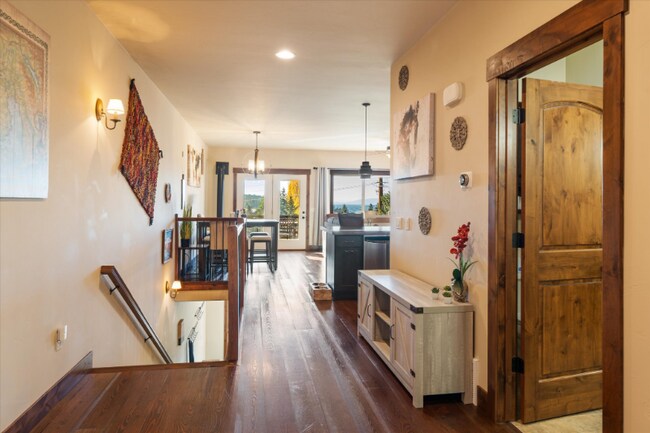 Building Photo - 669 Commerce St