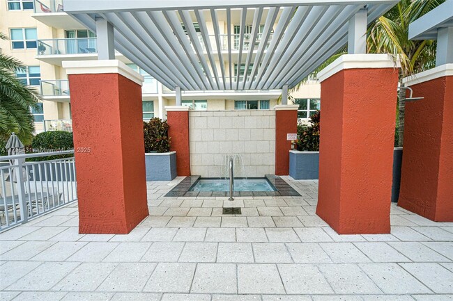 Building Photo - 1155 Brickell Bay Dr