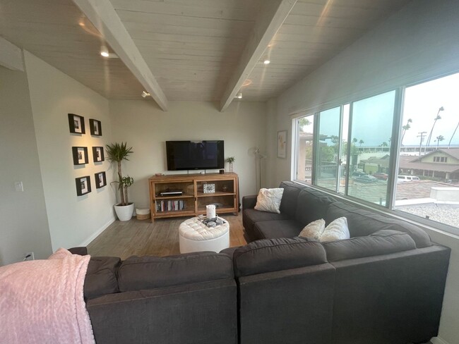 Building Photo - PET FRIENDLY Property! Sunning 1 Bedroom 1...