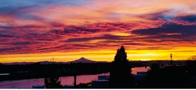 Building Photo - 9750 NW Rosaria Ave