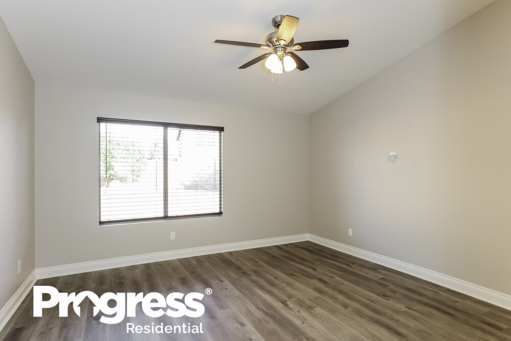 Building Photo - 10842 W Sands Dr