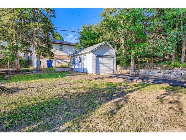 Building Photo - 1683 Minnehaha Ave E