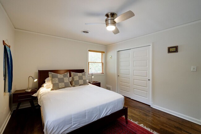 Building Photo - Furnished, Detached Home in Bethesda Alta ...