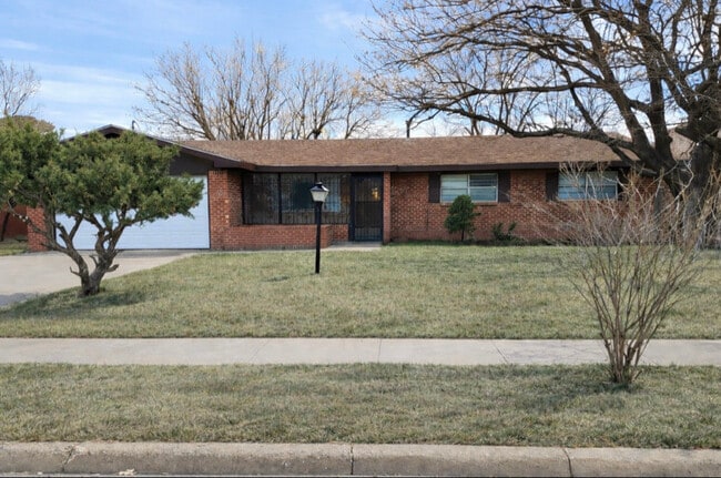 Building Photo - 121 Cactus Dr