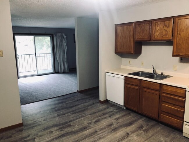 Building Photo - 469 Gibbs St S