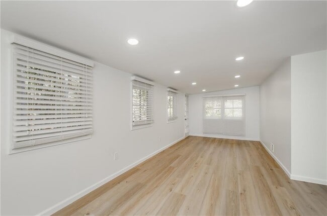 Building Photo - 2470 Cambridge Hills Rd