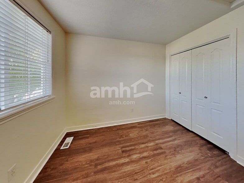 Building Photo - 1315 W Verbena Dr