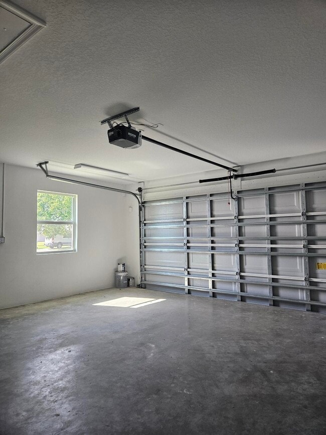 Building Photo - 5101 SE 43rd Trce