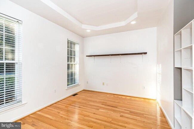 Building Photo - 9212 Isle of Laurels