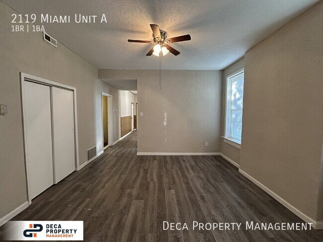 Building Photo - 2119 Miami St