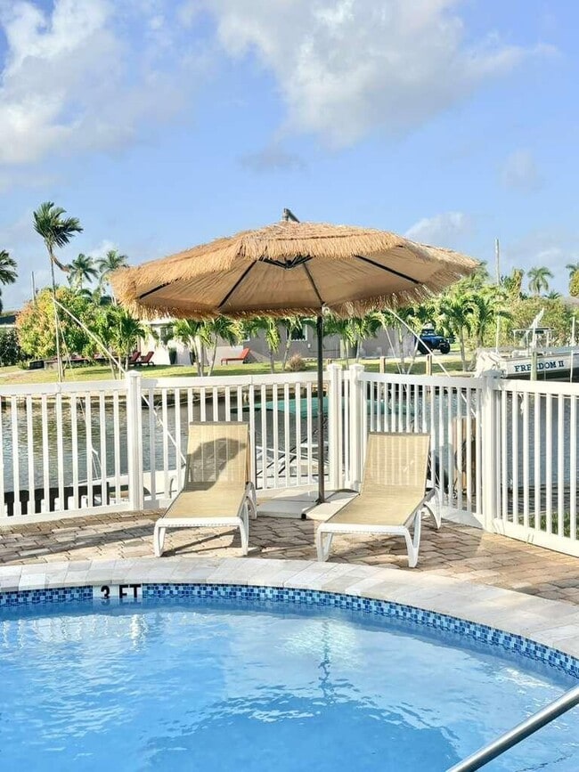 Building Photo - 1004 Pine Dr