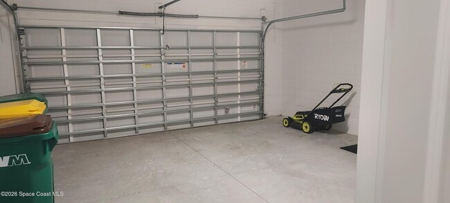 Building Photo - 5090 Daybreak Dr