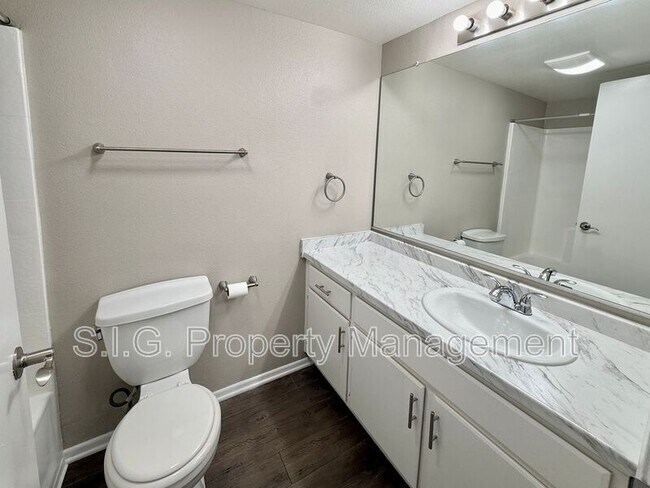 Building Photo - 4500 Laurel Canyon Blvd