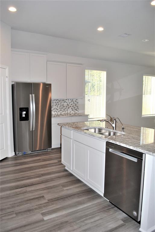 Building Photo - 14131 Lake Lodge Dr