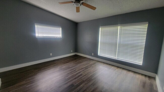 Building Photo - 9520 W Daffodil Ln