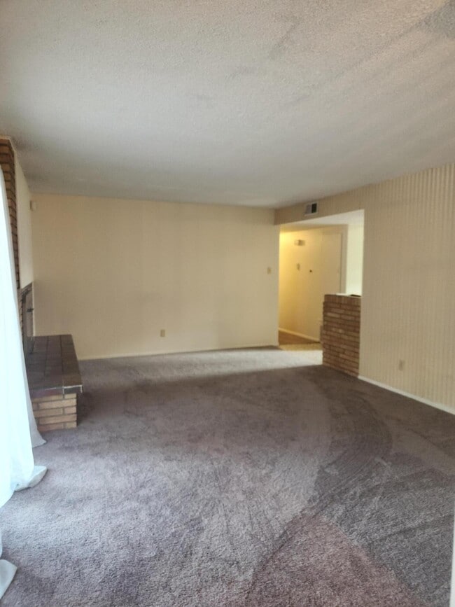 Building Photo - 8509 Bellehaven Pl NE