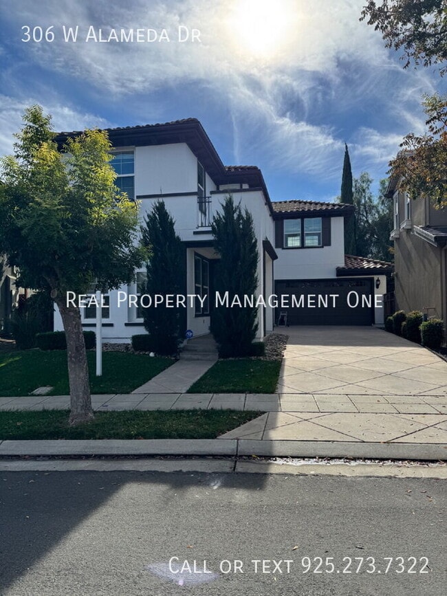 Building Photo - 306 W Alameda Dr