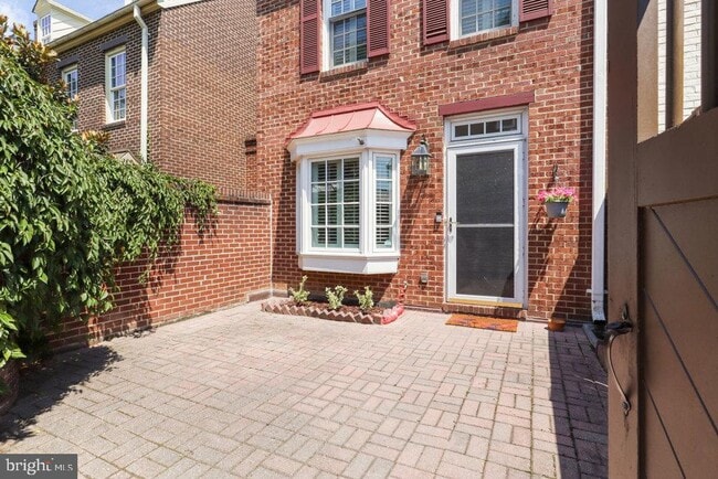 Building Photo - 568 N St Asaph St