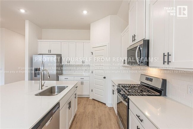 Building Photo - 566 Mcleod Dr