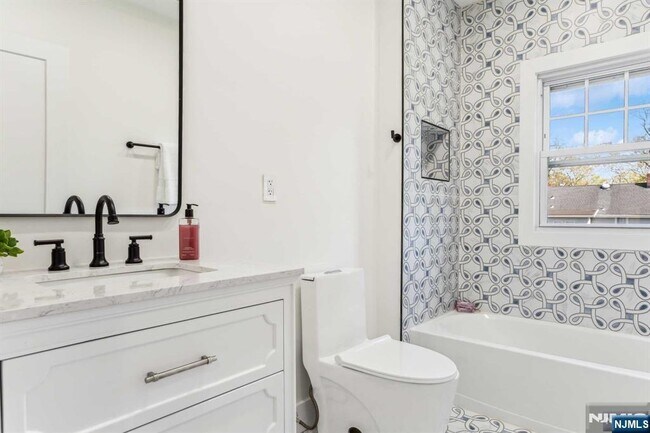 Building Photo - 648 East St